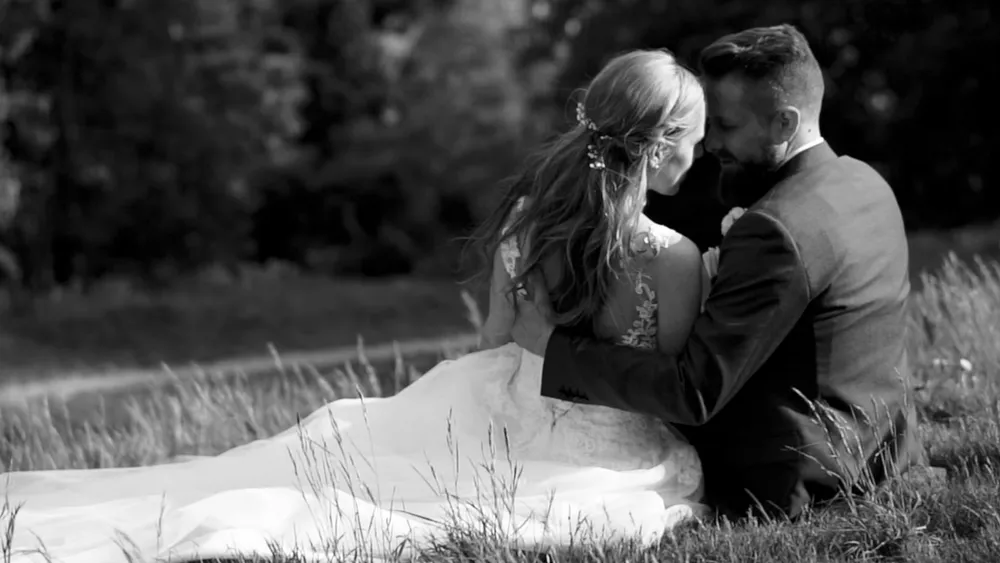 Hochzeitsfilm über den Dächern von Wien auf Schloss Wilhelminenberg – Sophie & Steve